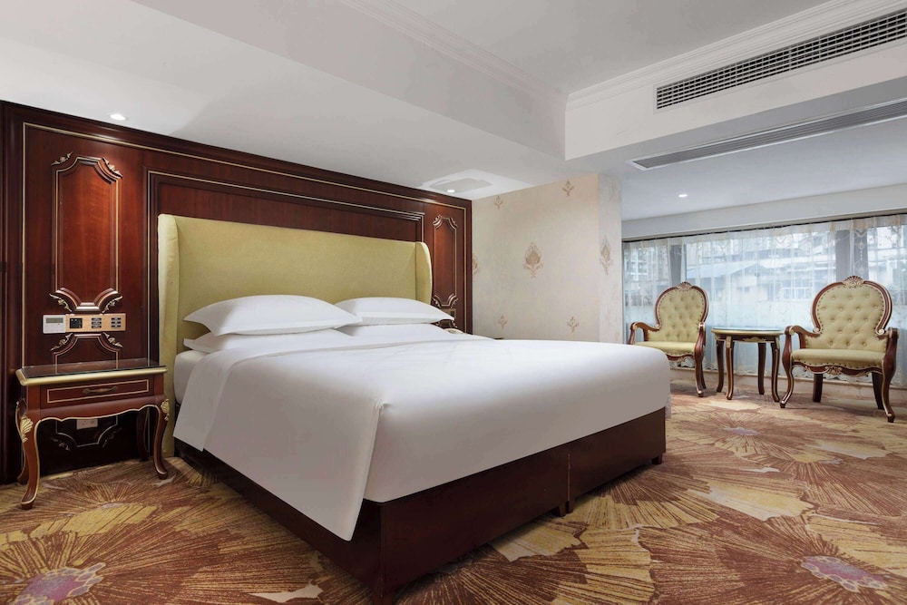 LOFT, DELUXE, KING BED