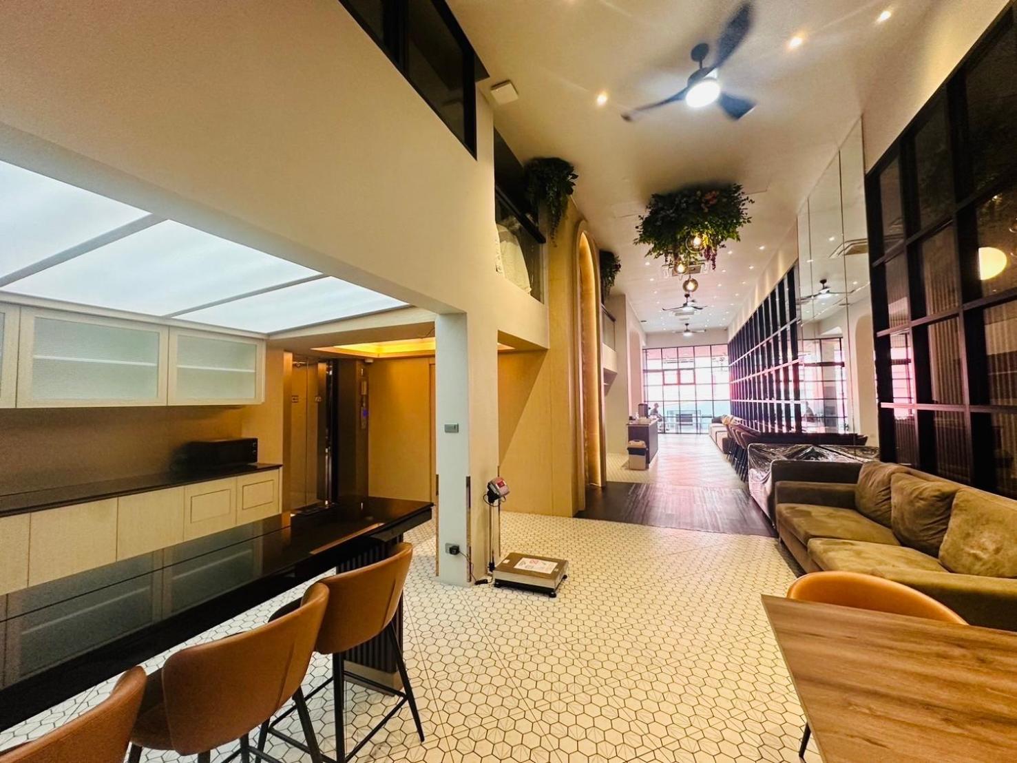 14 Sathorn Hotel 31/42