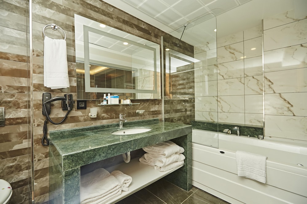 Ilkbal Deluxe Hotel & Spa Istanbul 65/65