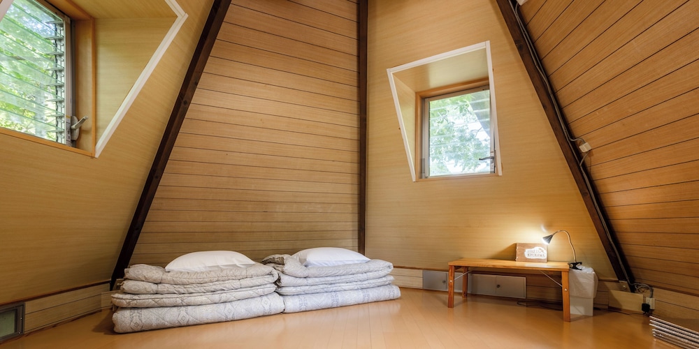 Tree House, Twin Beds, 2 Futon Beds