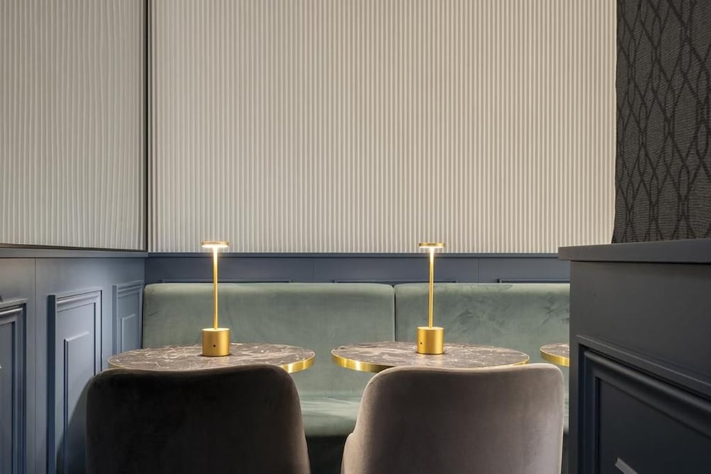 London Hotel 47/64