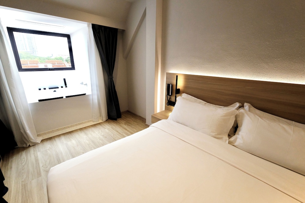 SKYLIGHT, DELUXE