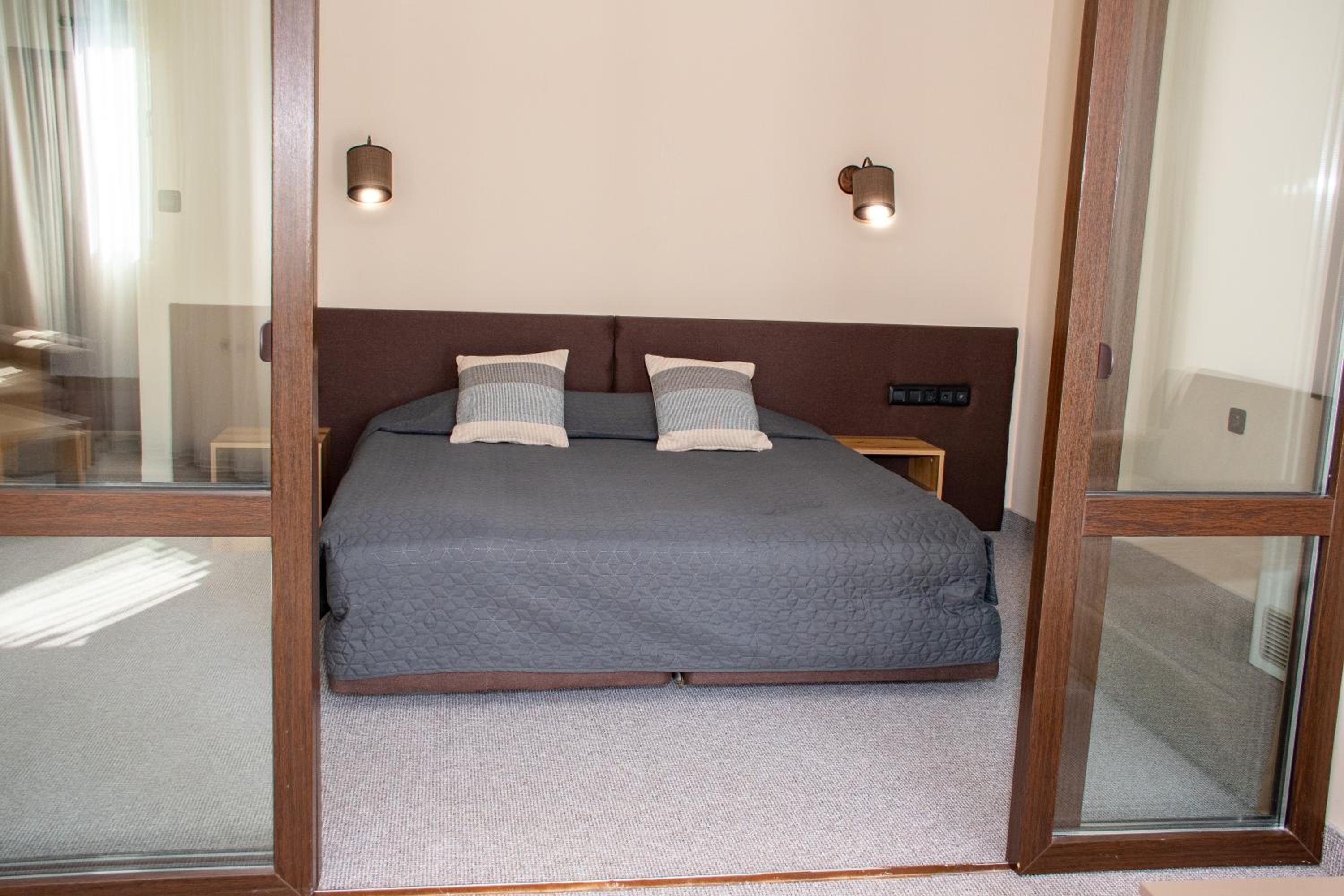 1 Bedroom, Suite, Balcony