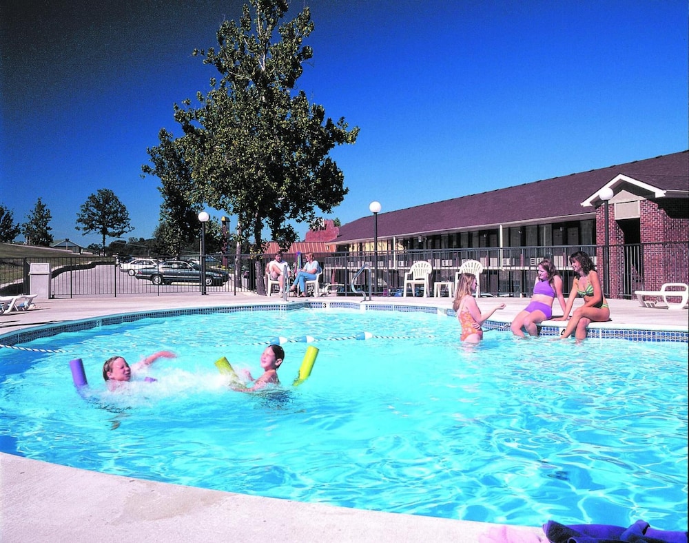 Bransons Best Motel 3/46
