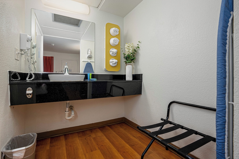Motel6 Carlsbad, CA Beach 12/50