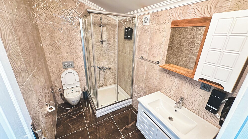 Camlica Hotel 41/42
