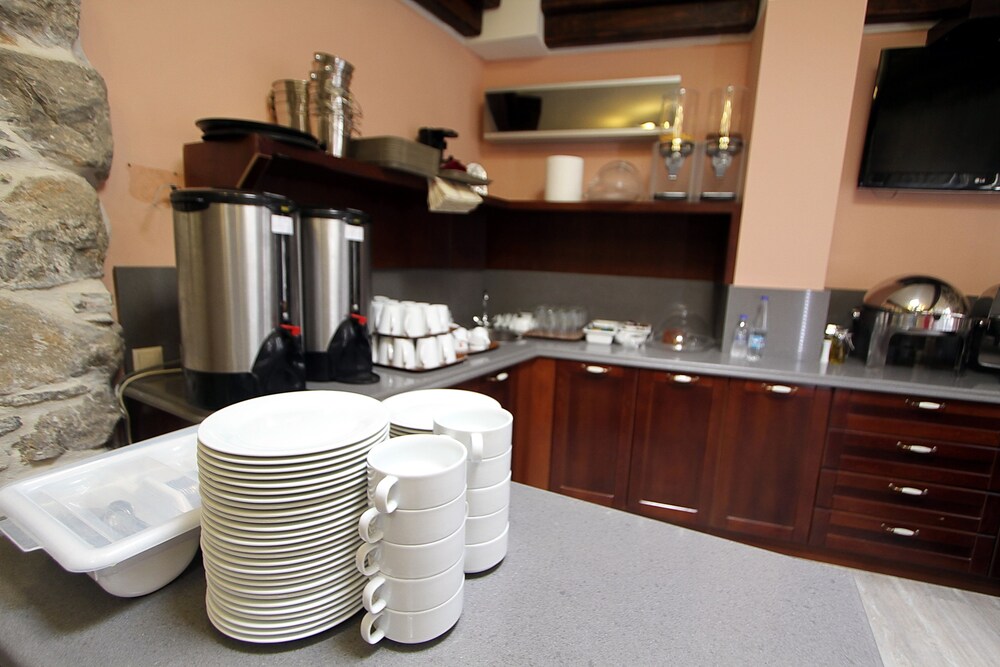 MEDIEVAL CASTLE SUITES TRADITIONAL 27/50