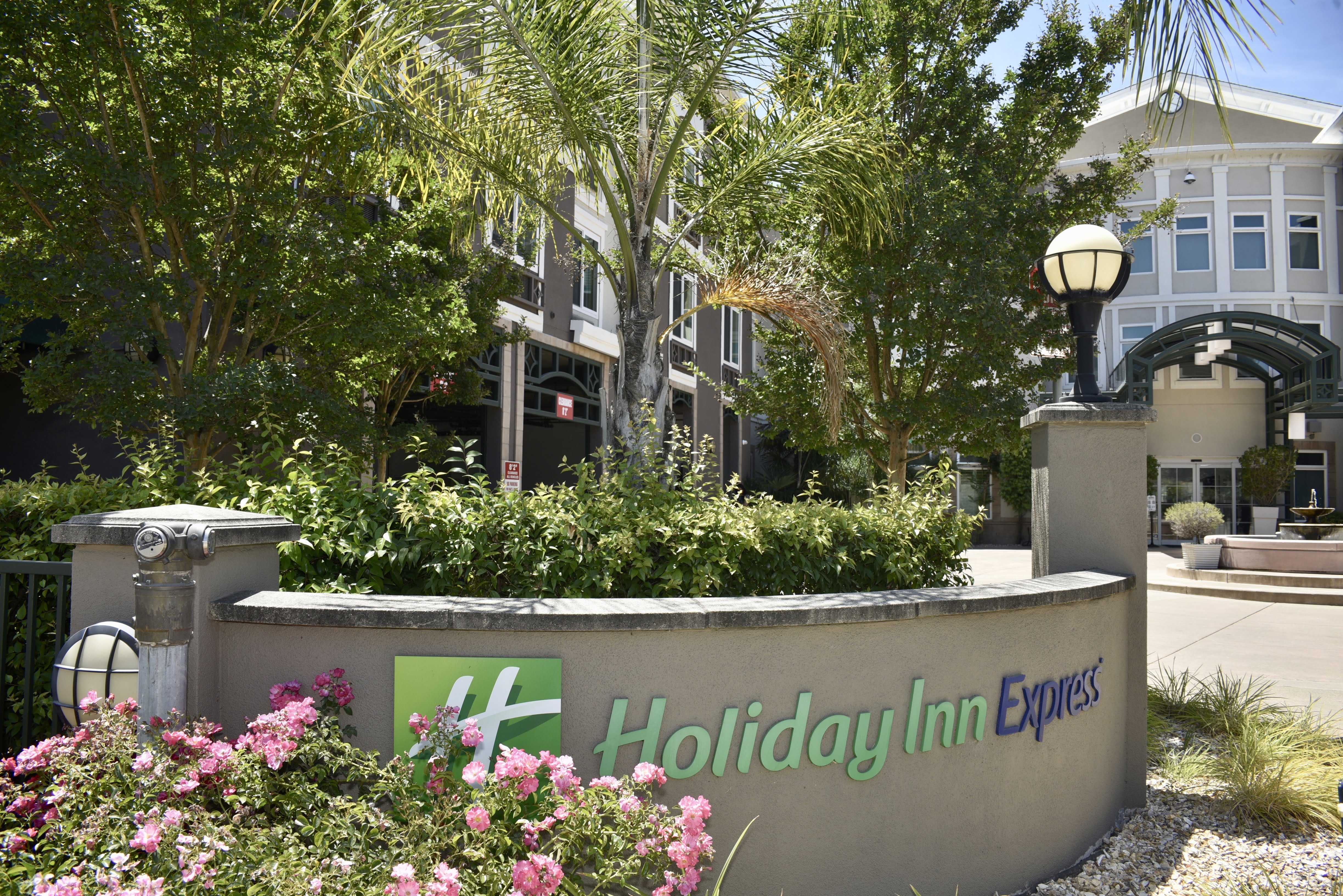 HOLIDAY INN EXPRESS WINDSOR SONOMA WINE COUNTRY 47/50