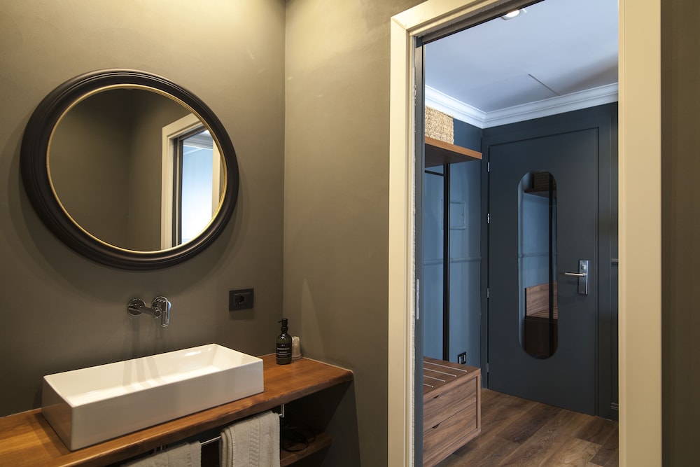 Seven Suites 54/58