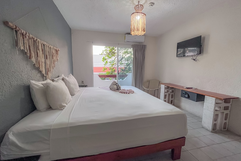 Ahava Hotel (ex Maria Candelaria Hotel) 13/43
