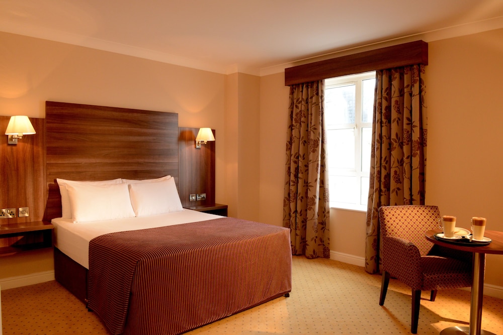 غرفة بسرير مزدوج
