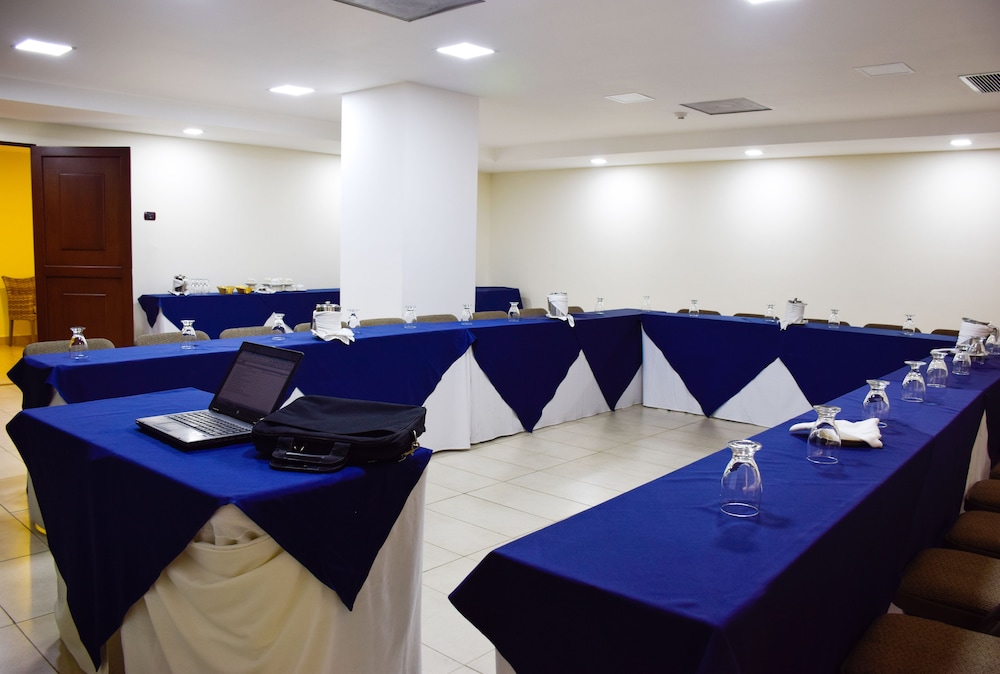 Gardenia Inn Hotel 58/67