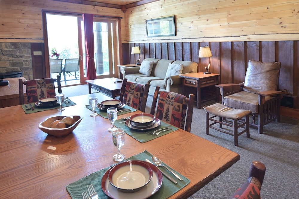 The Lodges at Cresthaven 38/60
