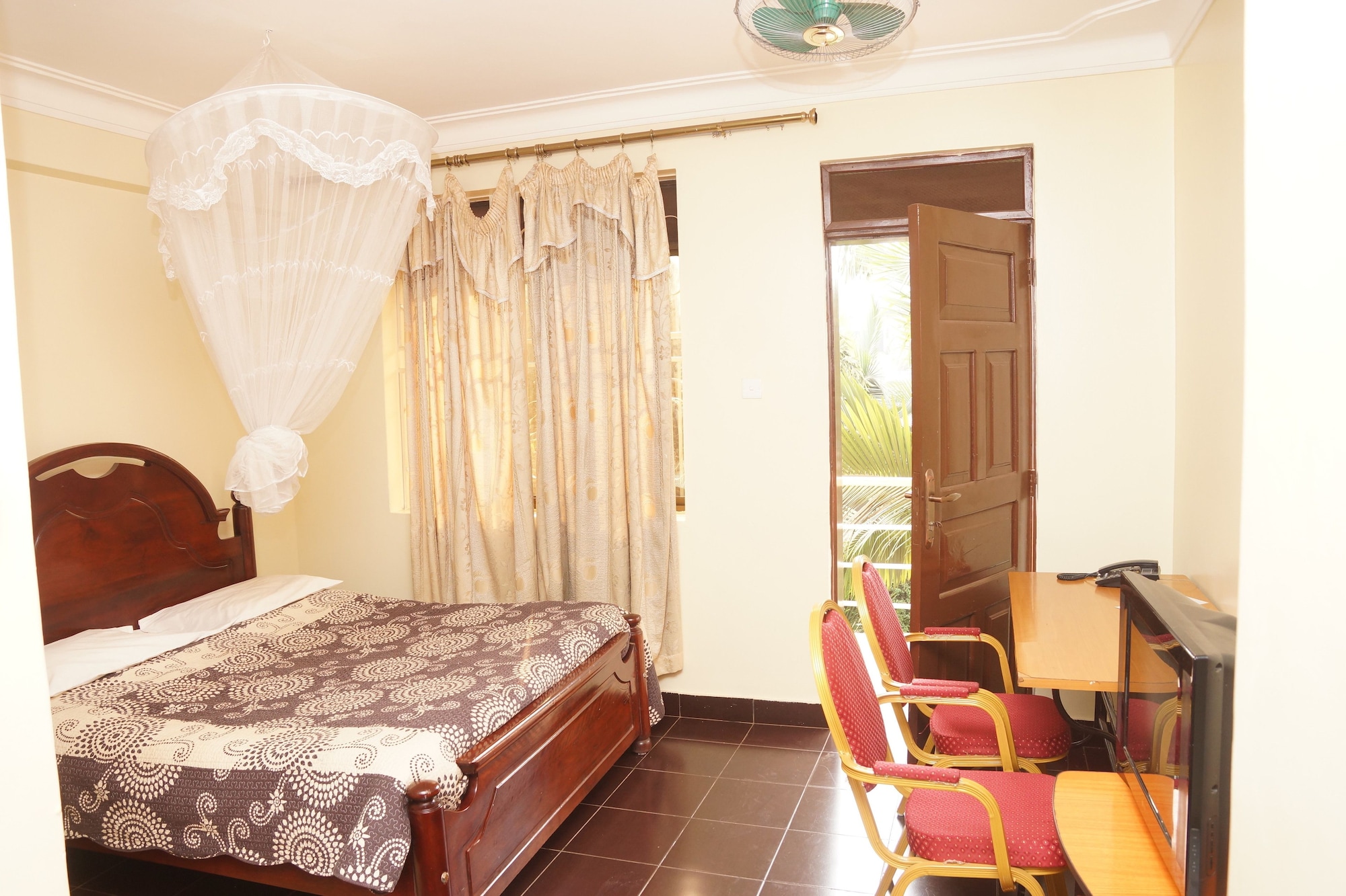 ROOM, DOUBLE BED, LARGE