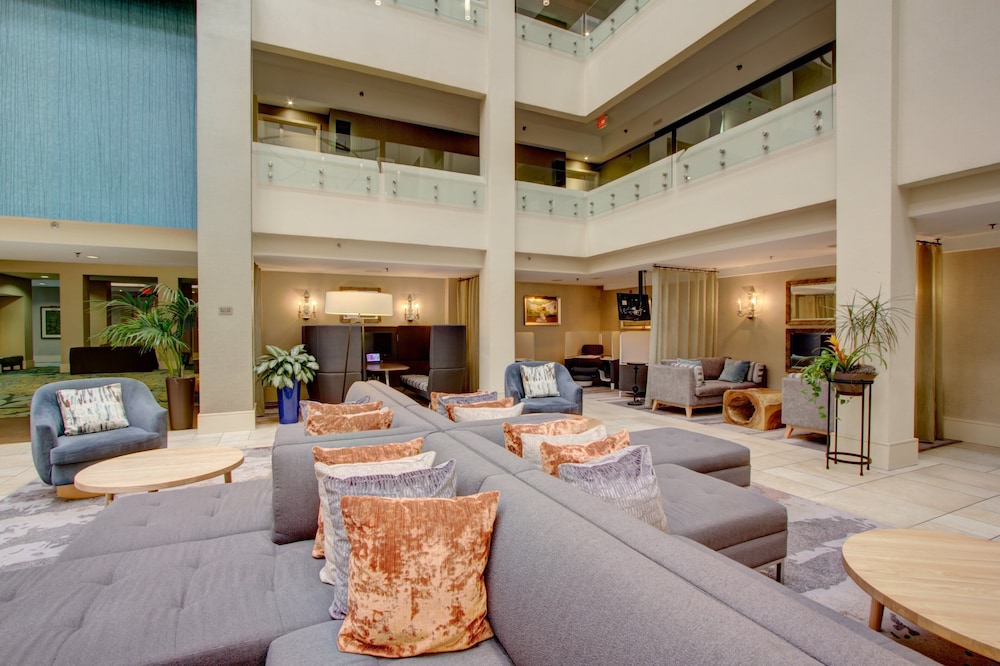 CROWNE PLAZA CHARLESTON AIRPORT CONV CTR 49/76