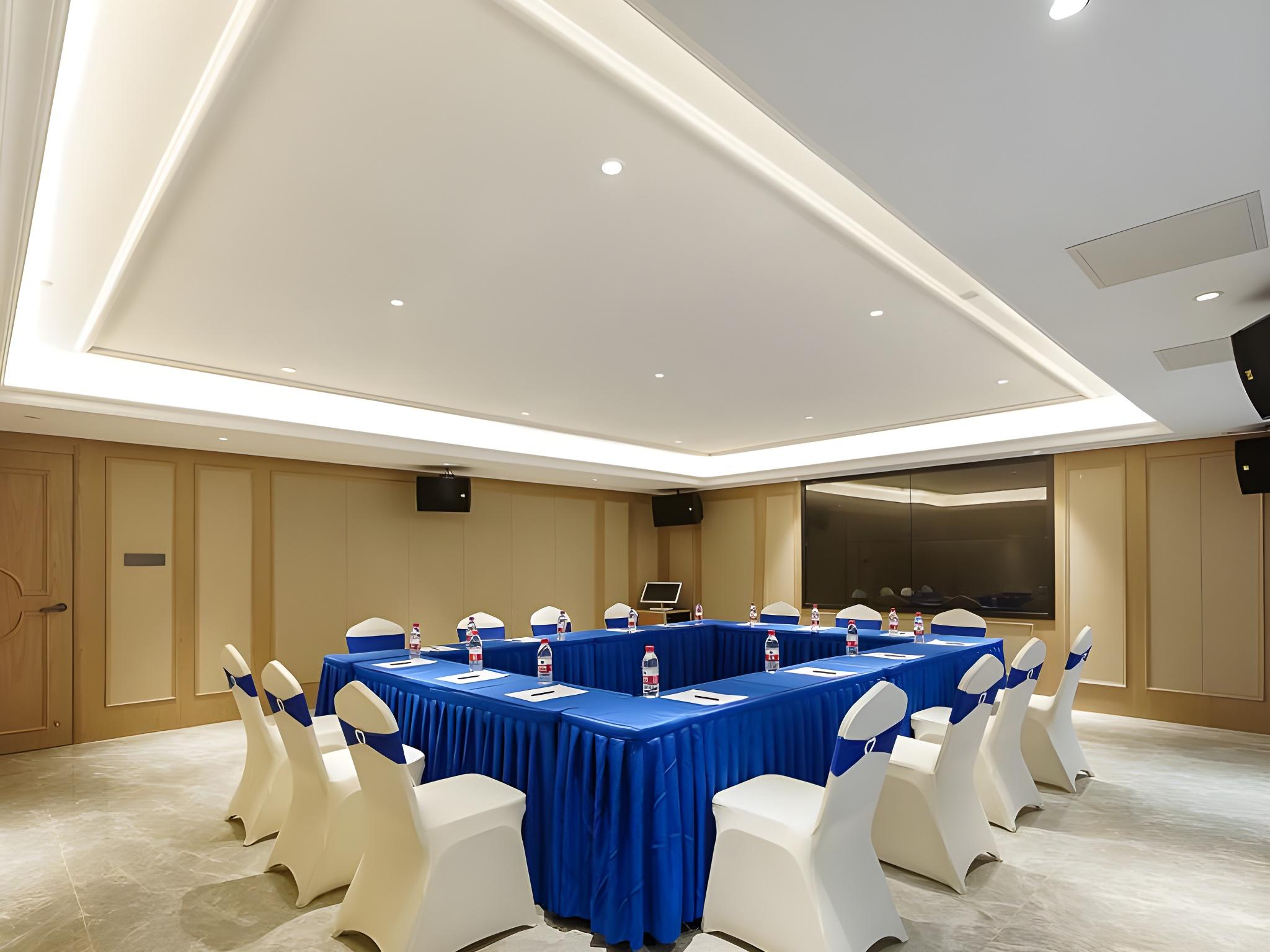 Vienna International Hotel (Foshan Green Plaza Store) 39/41