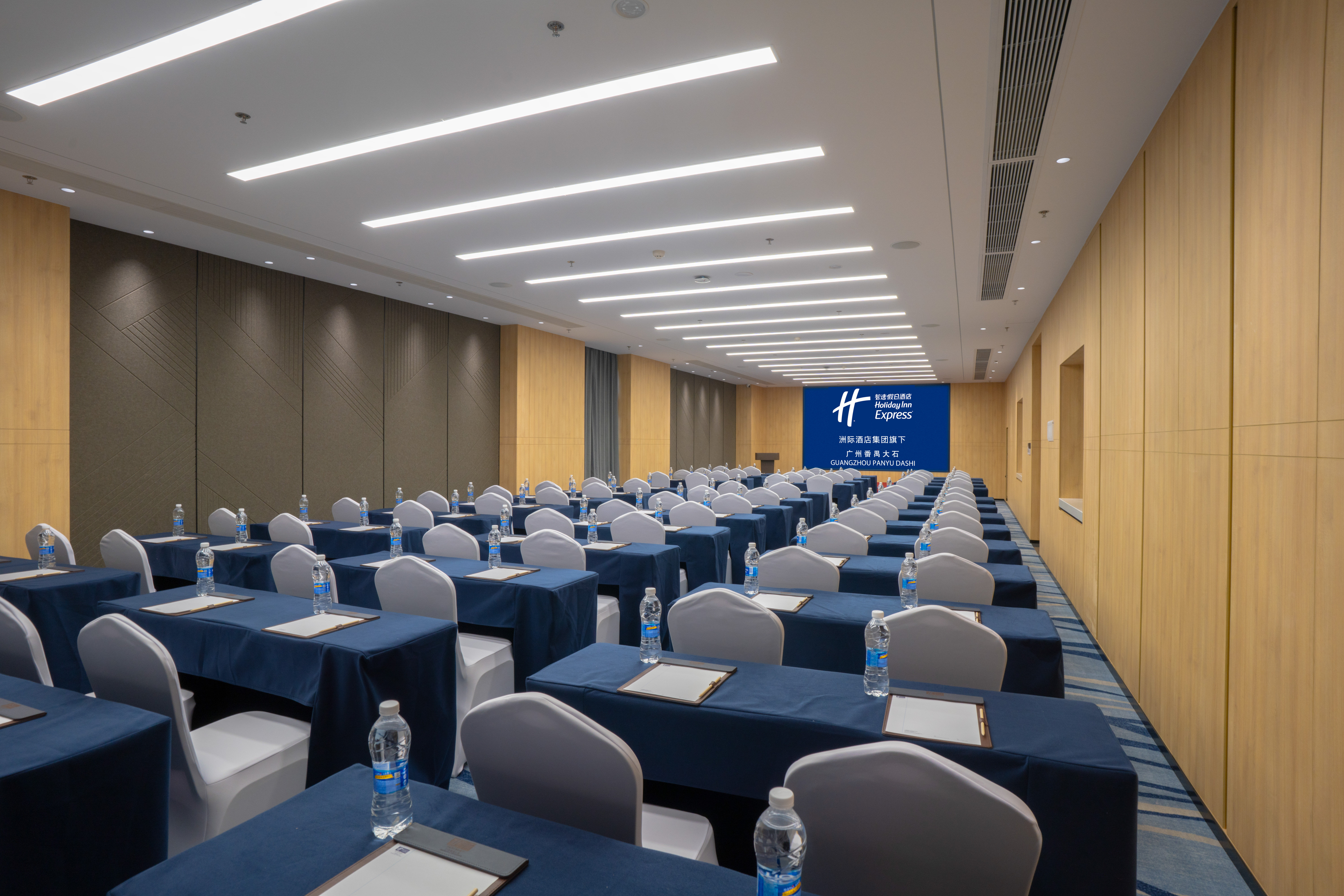 Holiday Inn Express Guangzhou Panyu Dashi 37/45