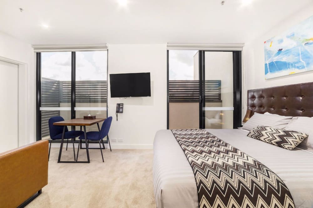 Whitehorse Apartment Hotel 22/47