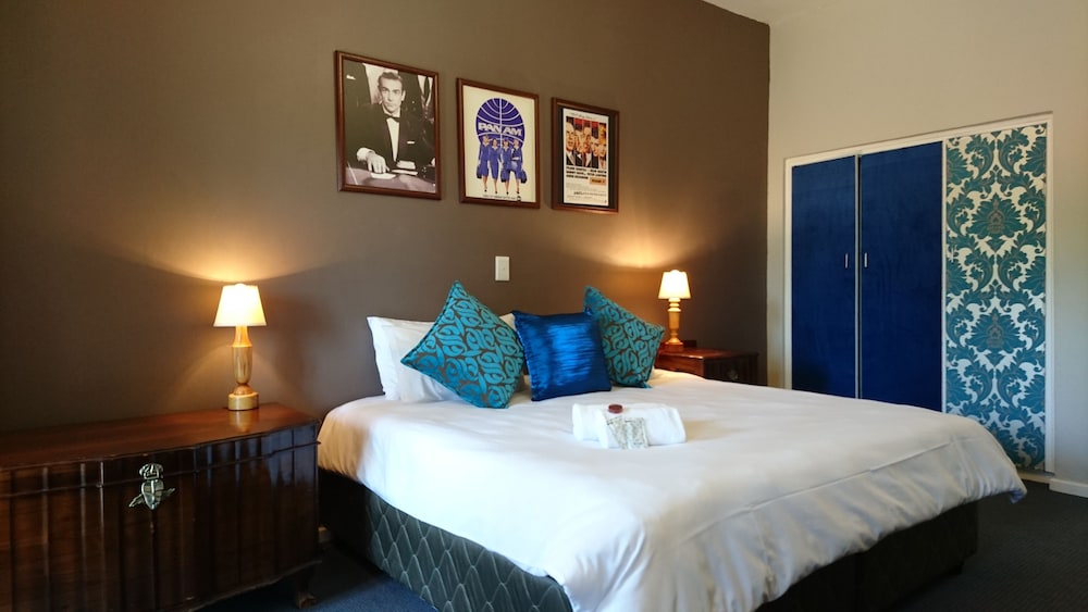 Fairy Knowe Backpackers 8/30