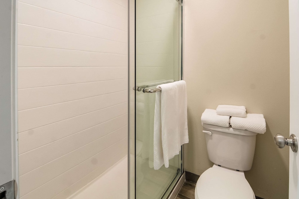 Quality Inn & Suites Dallas-Cityplace 12/23