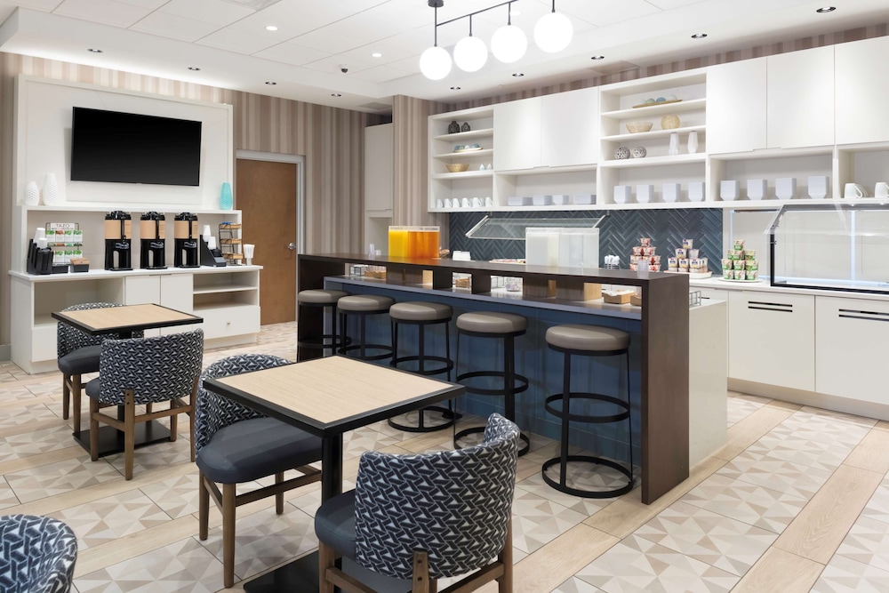 Hyatt Place Charlotte/University 21/24