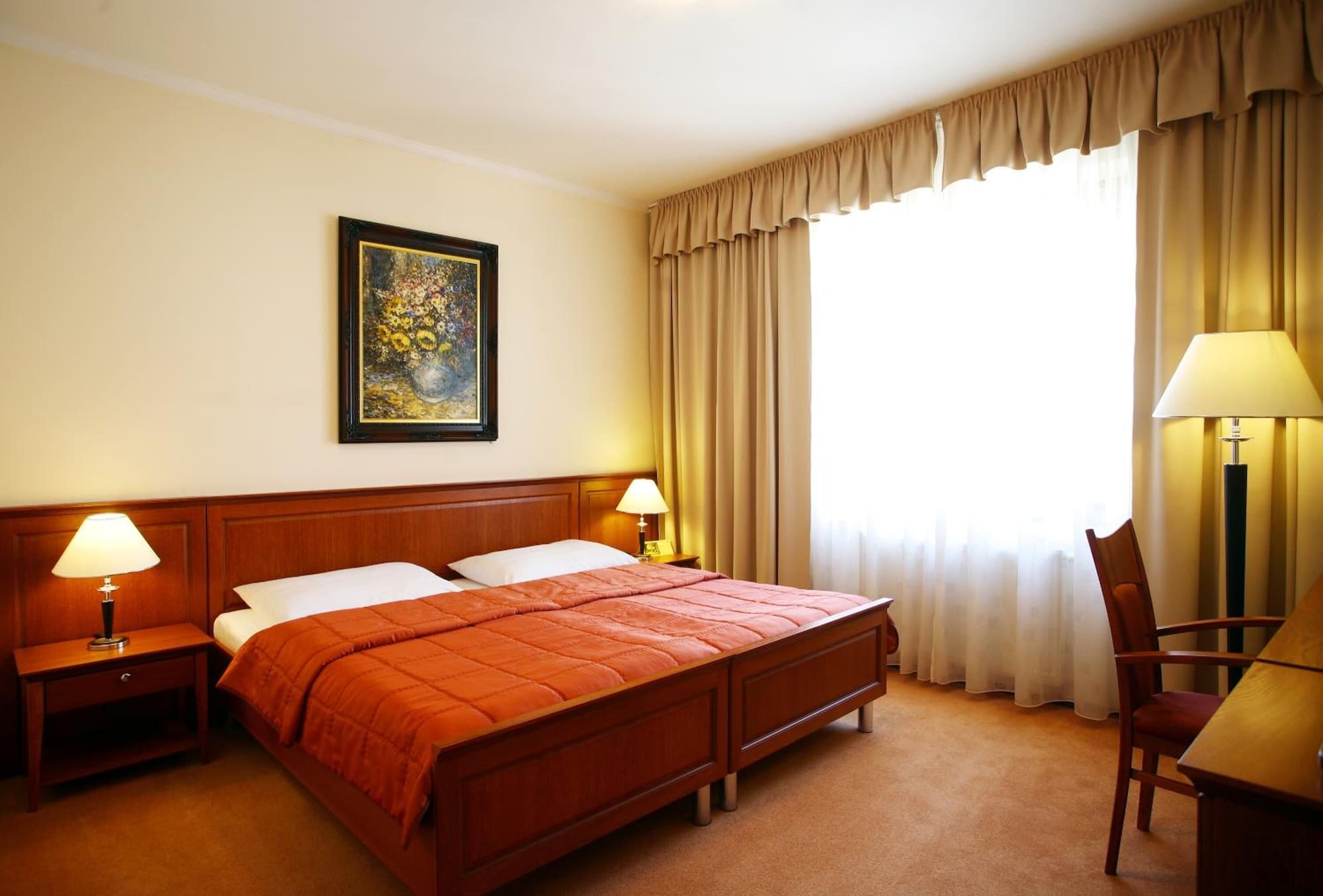 ROOM, DOUBLE BED