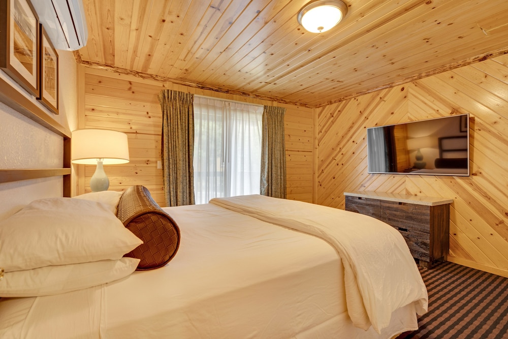 3 Peaks Resort Beach Club 12/50