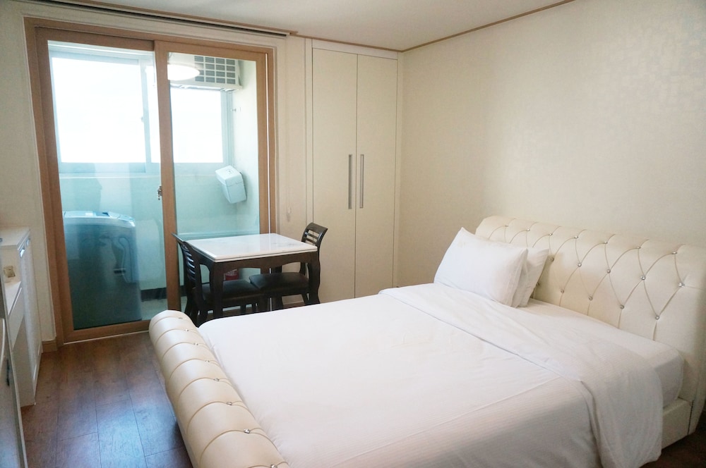 EAN Residence Hotel 9/18