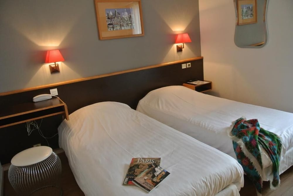 HOTEL DENFERT MONTPARNASSE 12/33