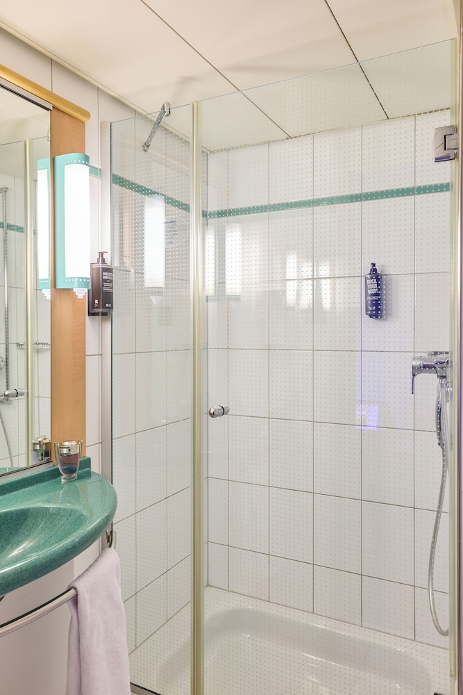 IBIS BAAR ZUG 28/48