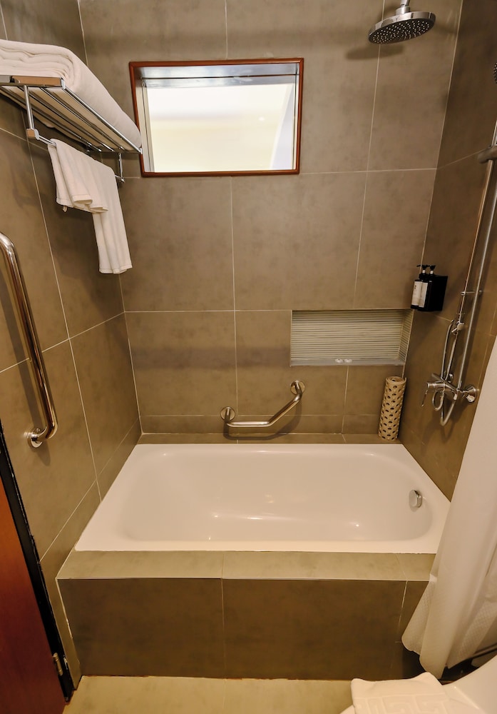 Sotogrande Hotel and Convention Center Batangas 34/38