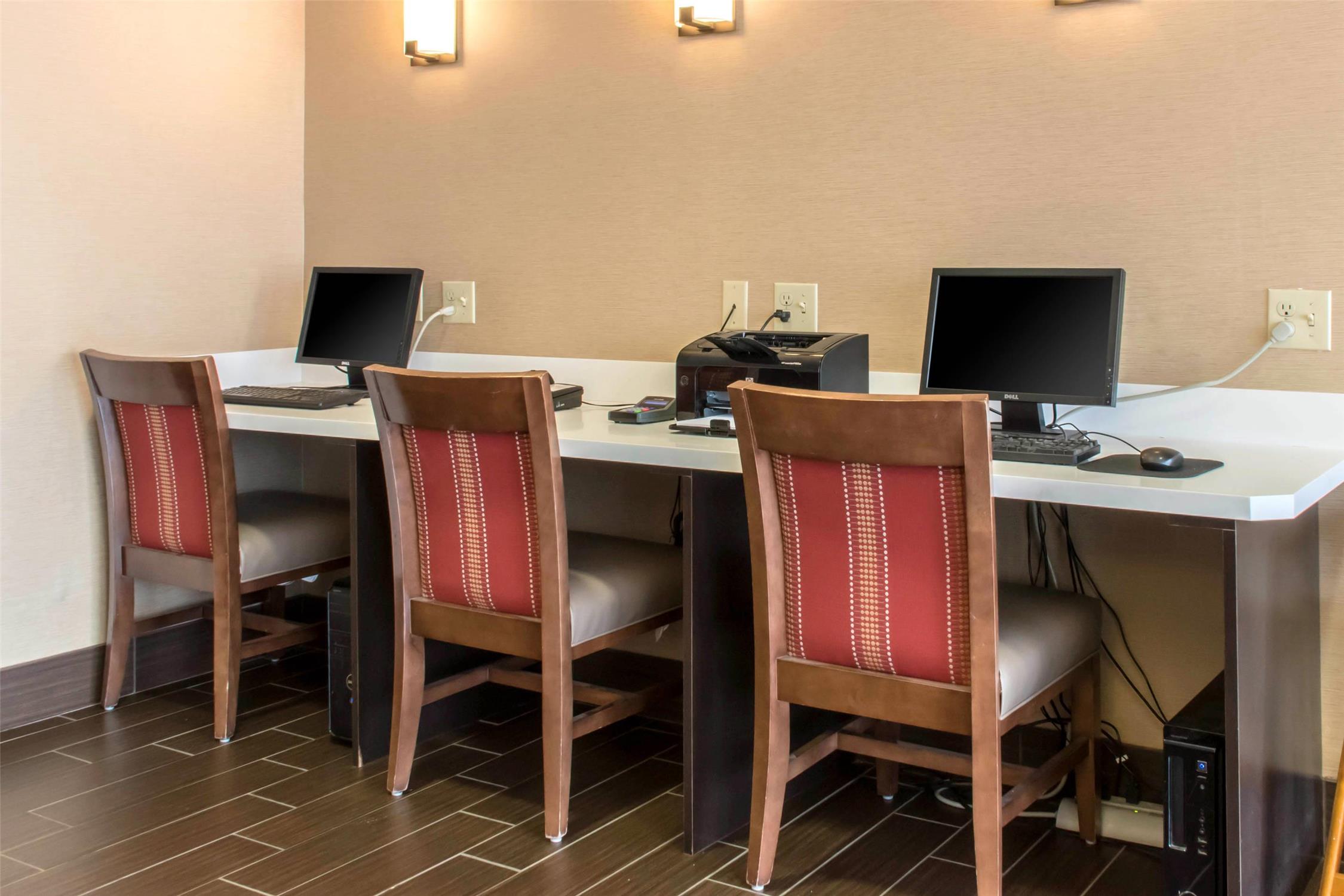 Comfort Suites Scranton Near Montage Mountain 50/53