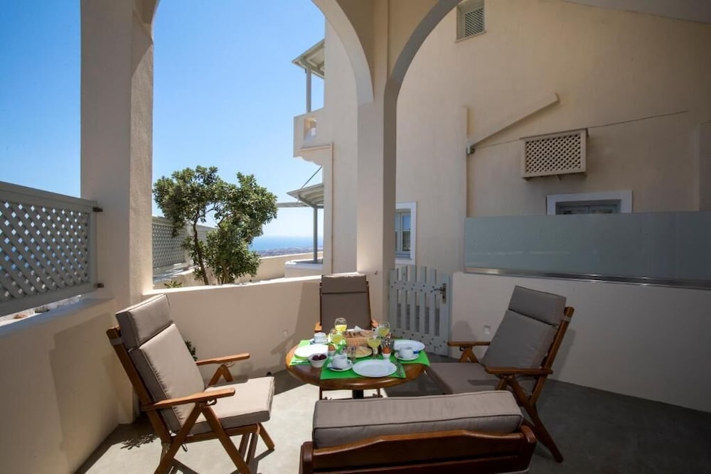 Erato Apartments Santorini 60/75