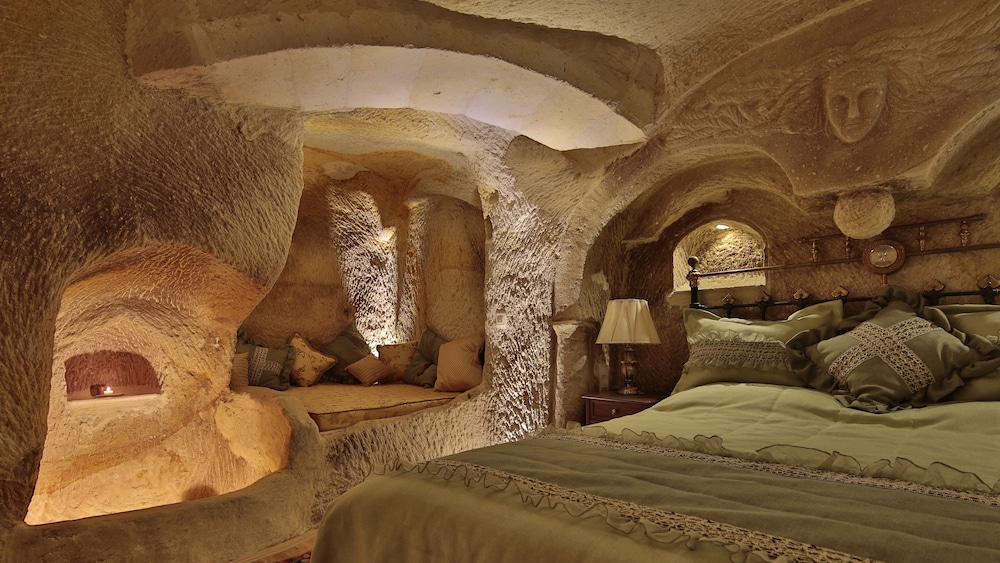 Golden Cave Suites 24/55