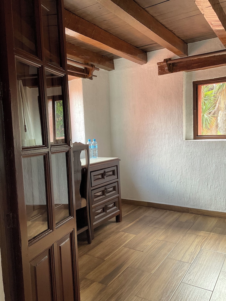 Villa San Jose Hotel And Suites 30/50