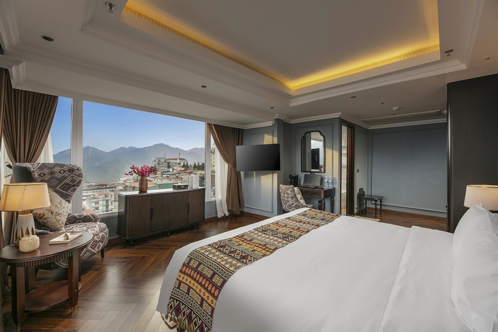 Horizon, King Bed, Mountain View, Balcony