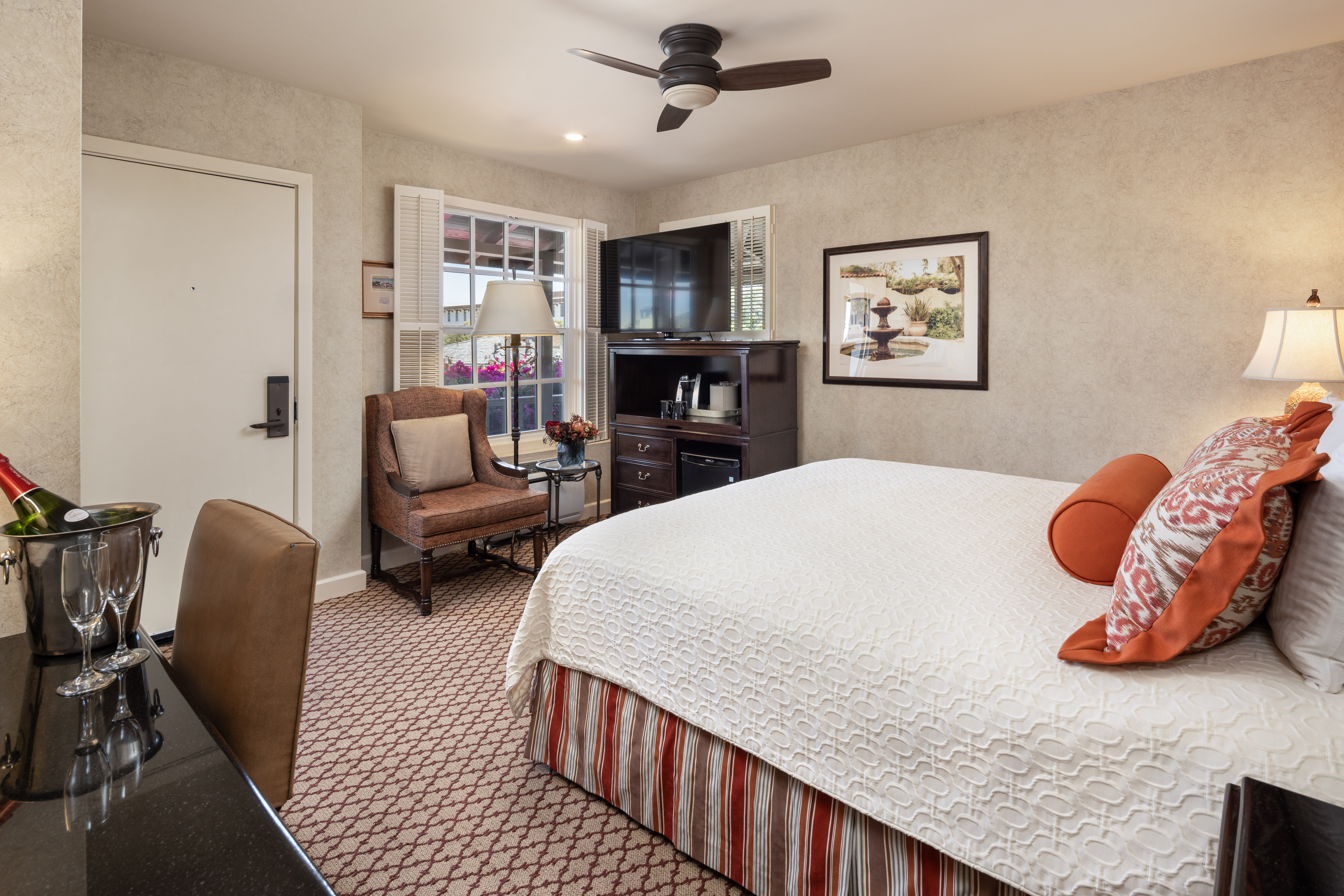 Traditional, King Bed, Accessible