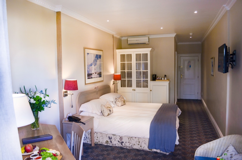 The Beach Hotel 35/72