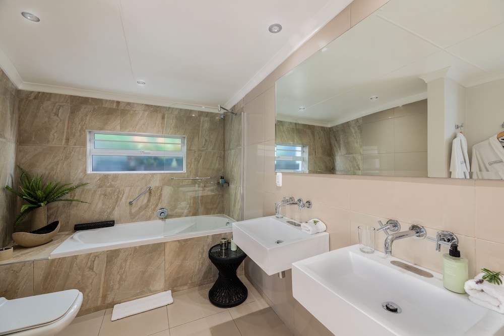 Villa Afrikana Guest Suites 68/88