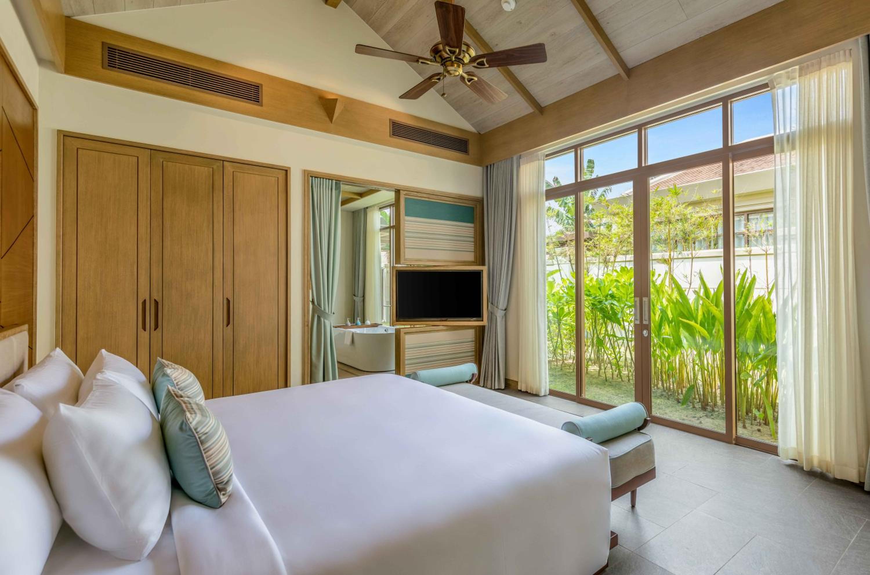 5 Bedrooms, Premium, Villa, Beach Front, Private Pool