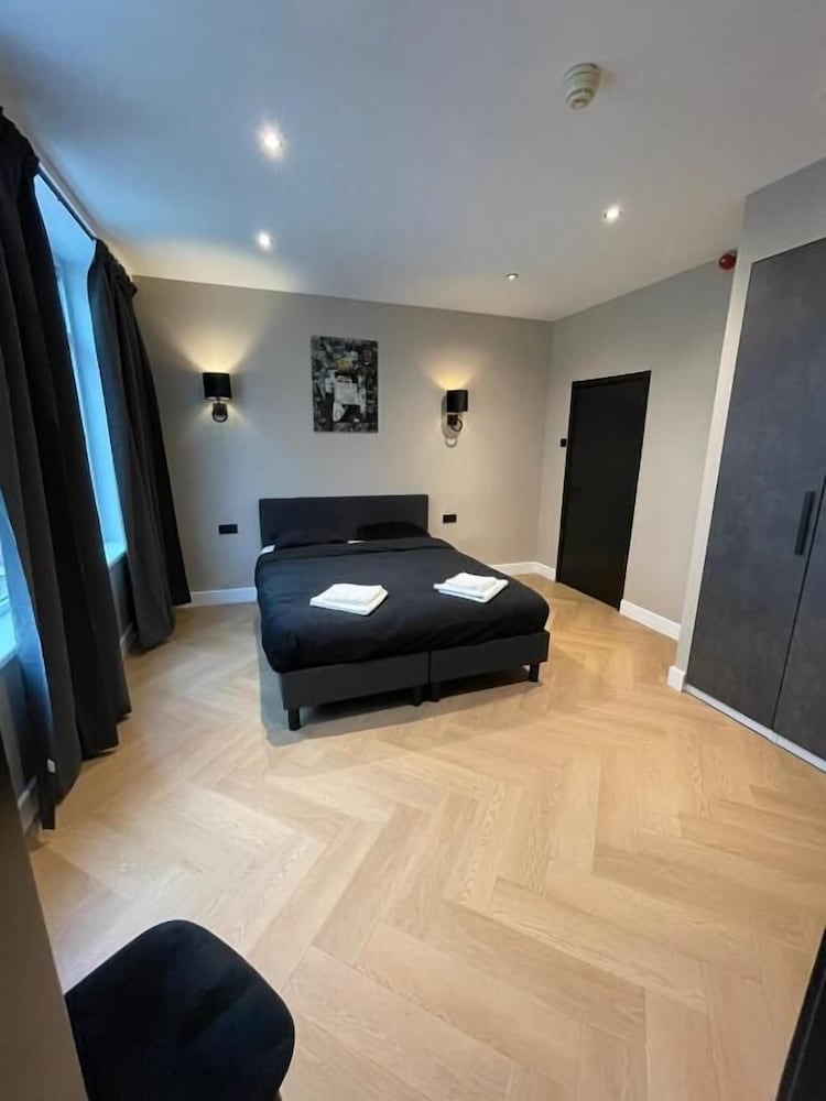 Hotel 83 15/31