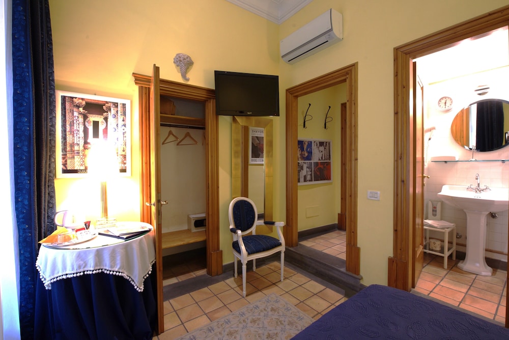 Hotel Locanda Cairoli 50/50