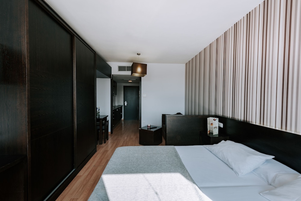 1 Bedroom, Studio, Twin Beds, 2 Sofa