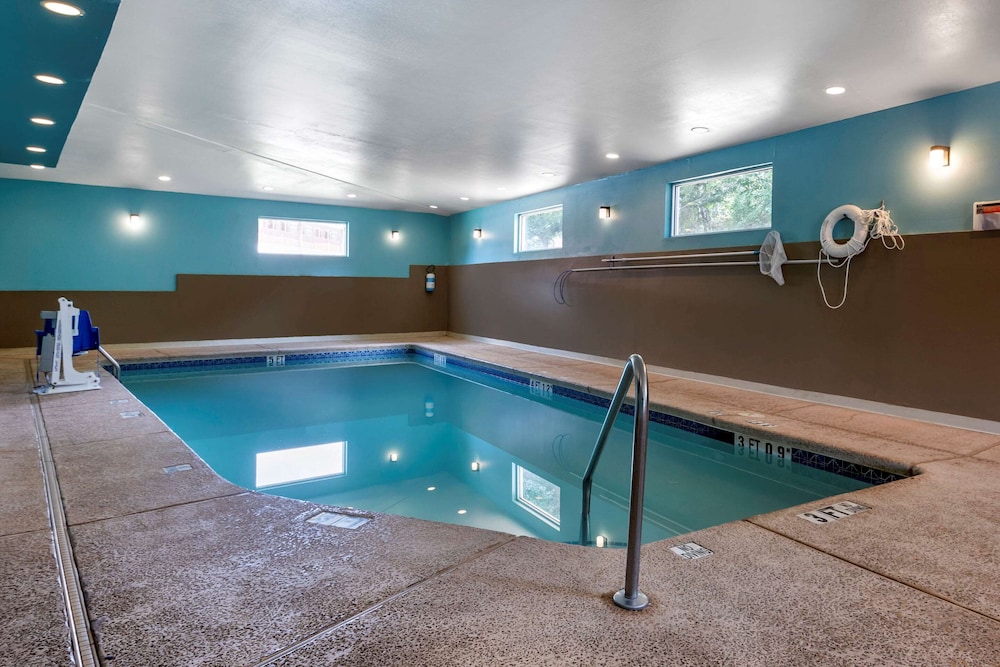 Comfort Inn & Suites Villa Rica, GA 26/47