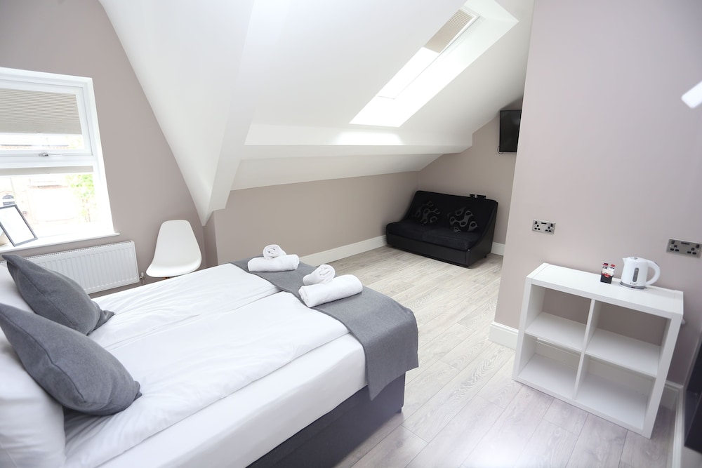 DELUXE, DOUBLE BED