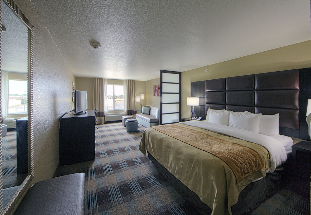 Comfort Inn & Suites Fort Worth West I-30 NAS JRB 13/40