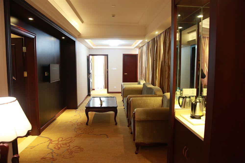Vienna Hotel Pudong Airport Chenyang Rd 11/17