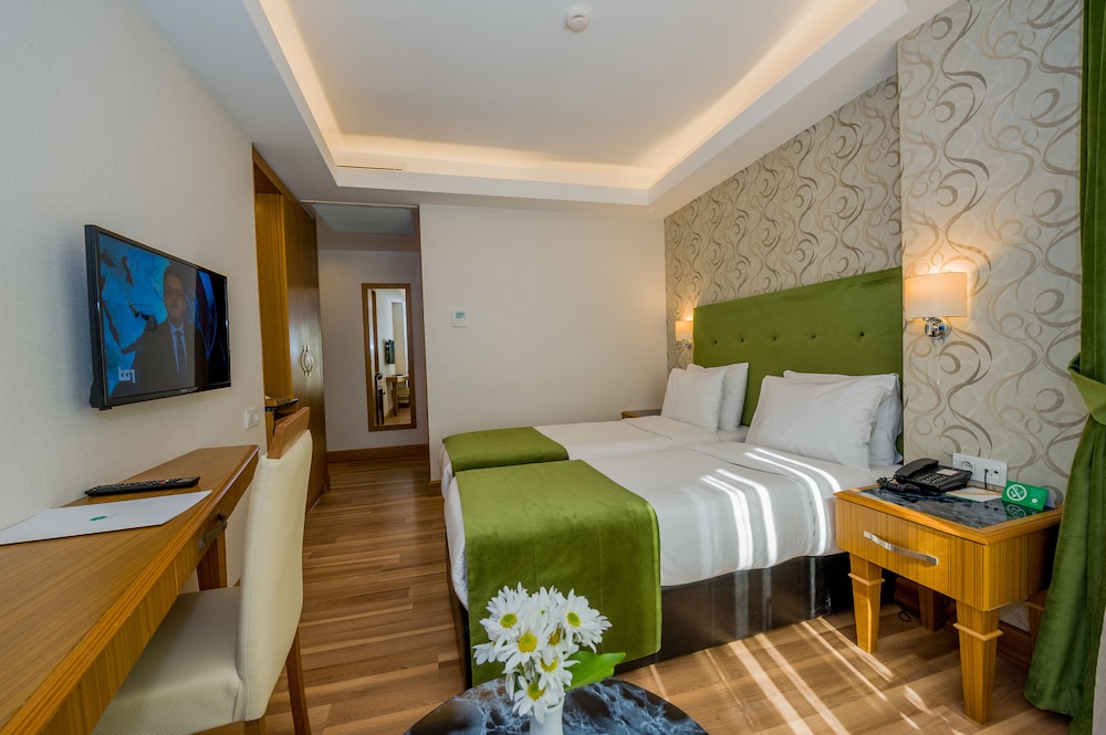 Bizim Hotel 23/64