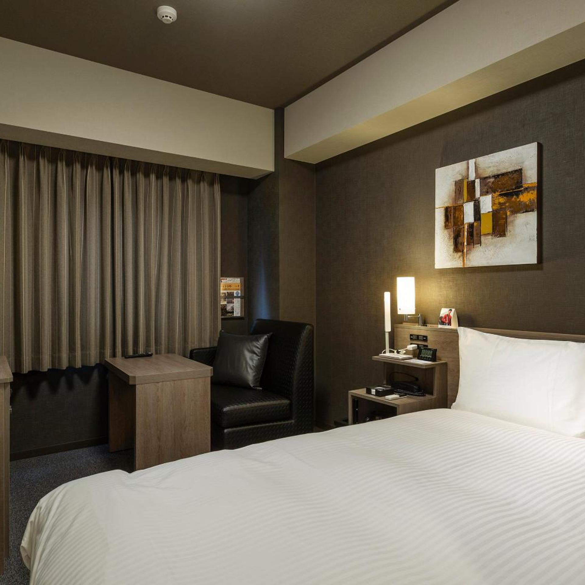 Room, Semi Double Bed, Electronic Cigarette Only, Smoking