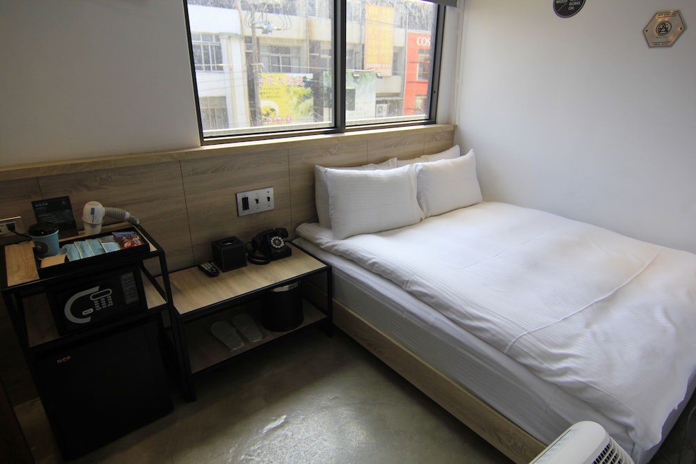 CHASE WALKER HOTEL 17/70